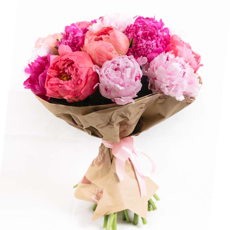 peonias rosas y fucsias: enviar y entregar Bouquets a Panama